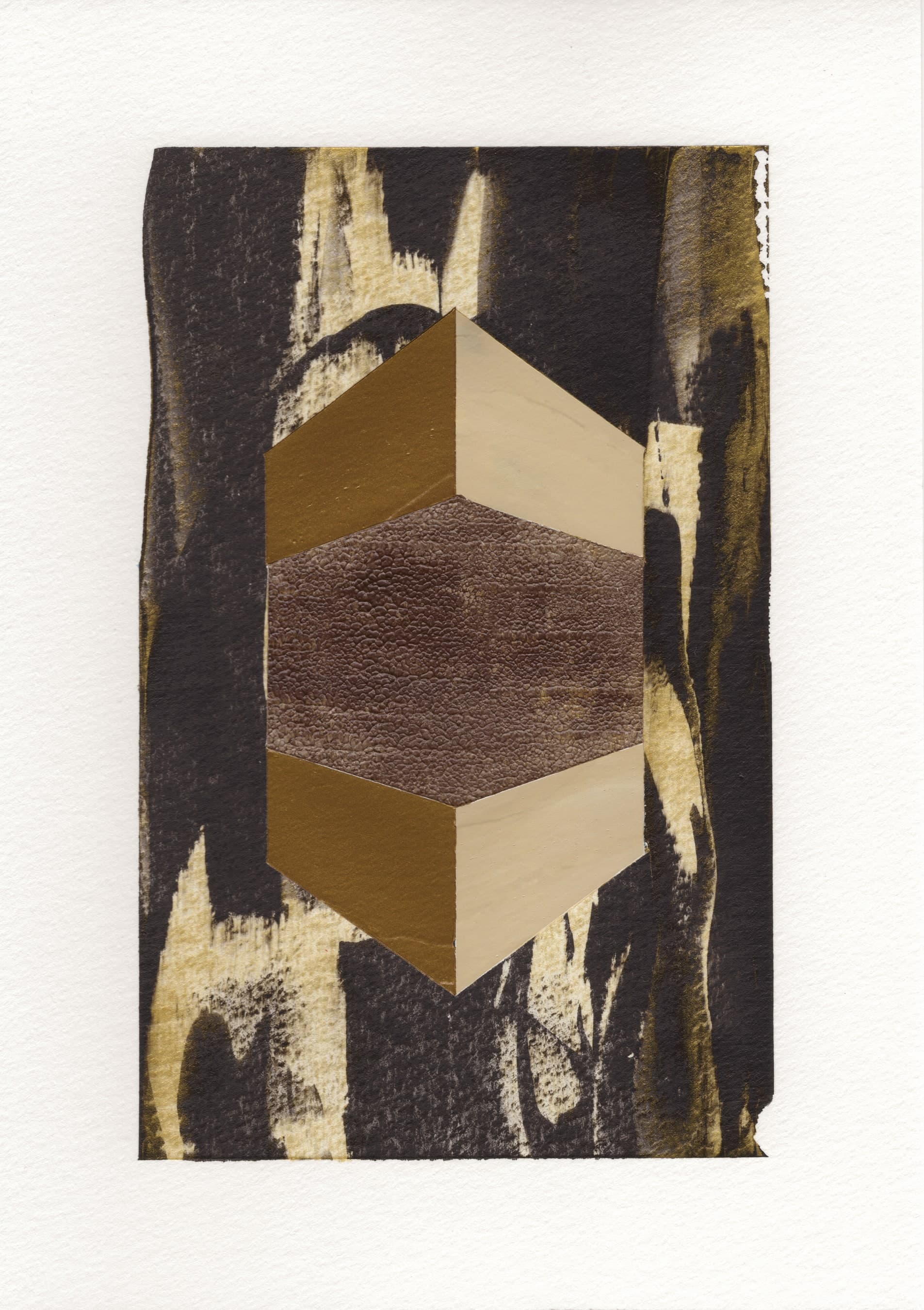 Pensamiento 30 — a gold and brown hexagon standing over black and ochre brushstrokes
